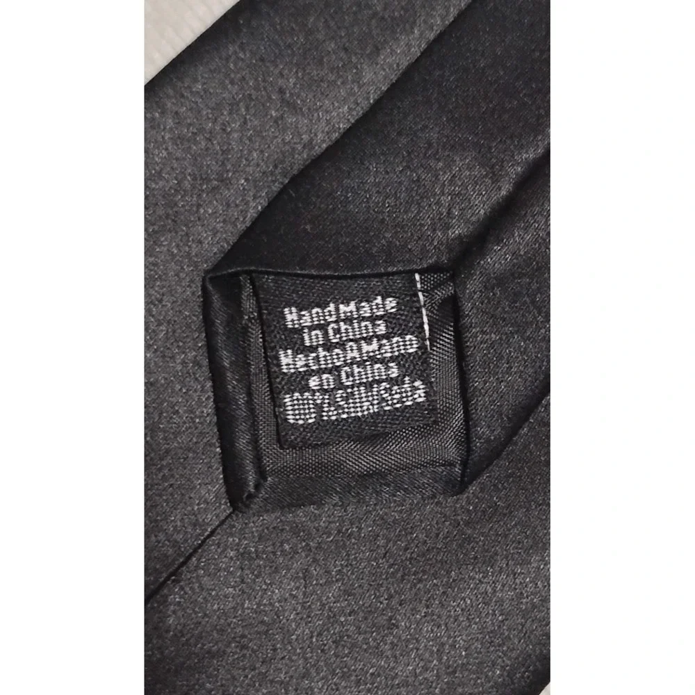 Croft & Barrow Men's Solid Black 100% Silk Zipper Pre-Tied Stain Resistant Tie